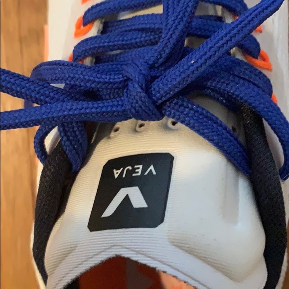 VEJA Running Shoes - Picture 5 of 6